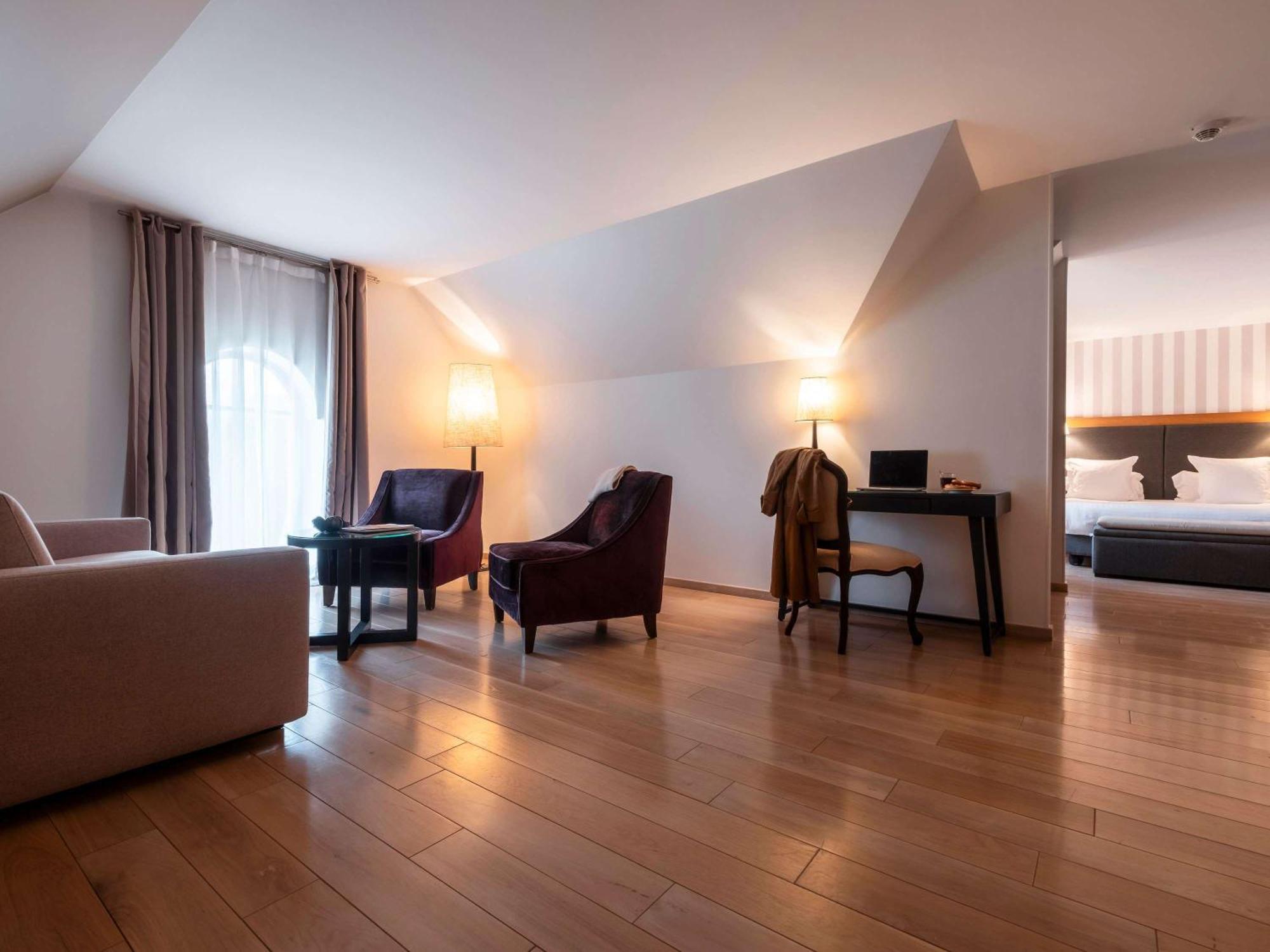 Mercure Maintenon Buitenkant foto