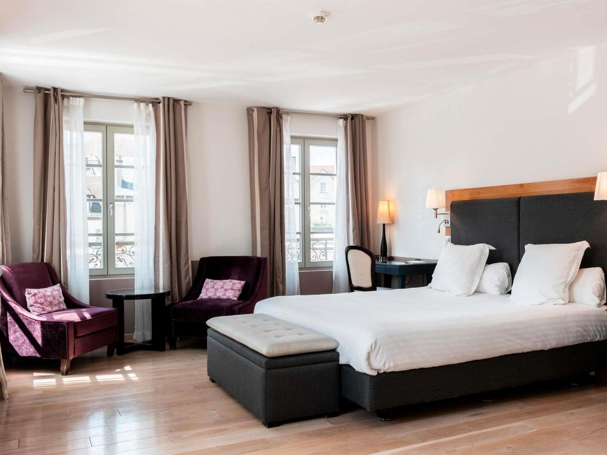 Mercure Maintenon Buitenkant foto