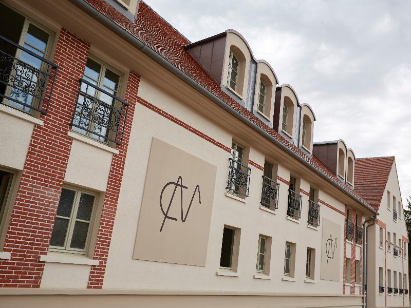 Mercure Maintenon Buitenkant foto
