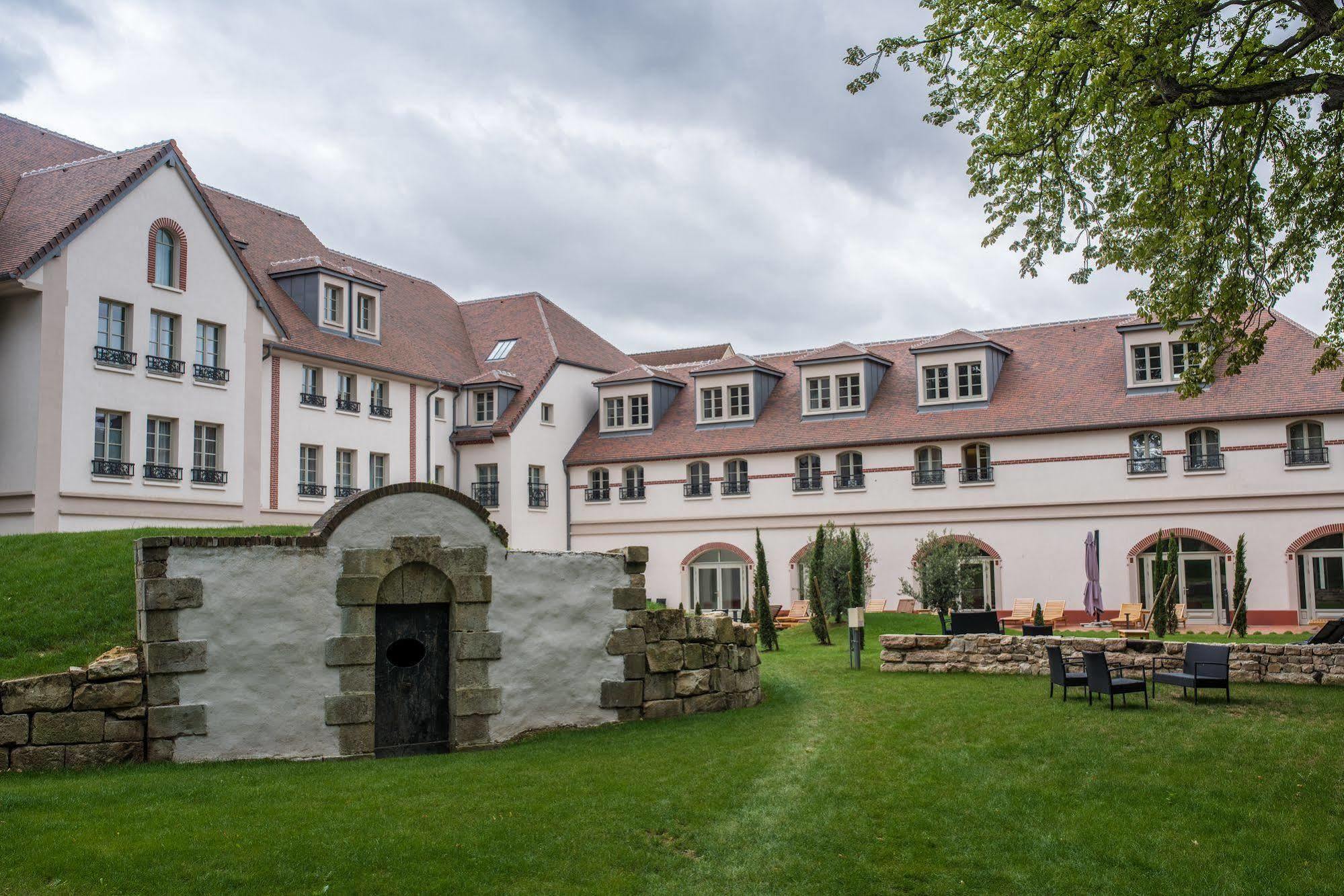 Mercure Maintenon Buitenkant foto